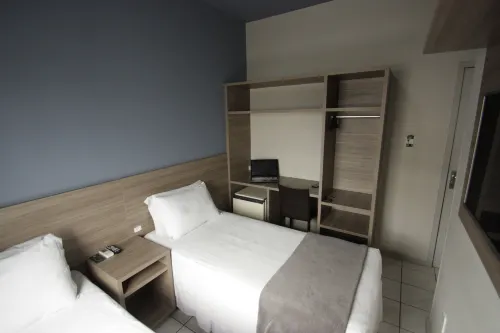 Kennedy Slim Hotel - parking