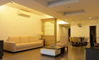 Big and Elegant 3Br Apartment at Simprug Park Residences