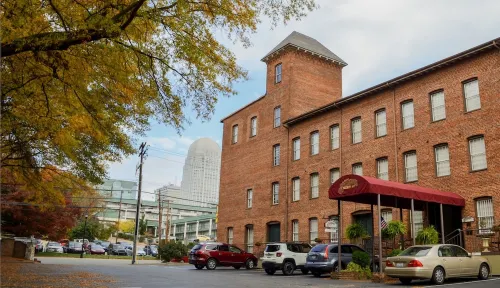 The Historic Brookstown Inn, Trademark Collection by Wyndham - parking