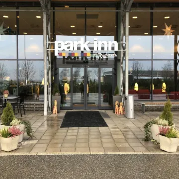 Park Inn by Radisson Oslo Airport Hotel West
