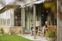 The Welldiggers Arms Hotels in Petworth