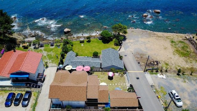 베네치아펜션 외관 또는 근처 바다풍경