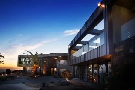 Seogwipo Geujikoji Pension Отели рядом с достопримечательностью «Soesokkak Estuary»