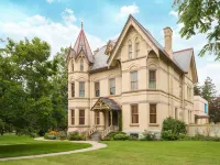 Howard Johnson by Wyndham Tillsonburg Hotels near Lake Lisgar Waterpark