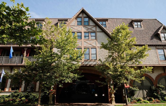 Grand Bohemian Lodge Asheville, Autograph Collection