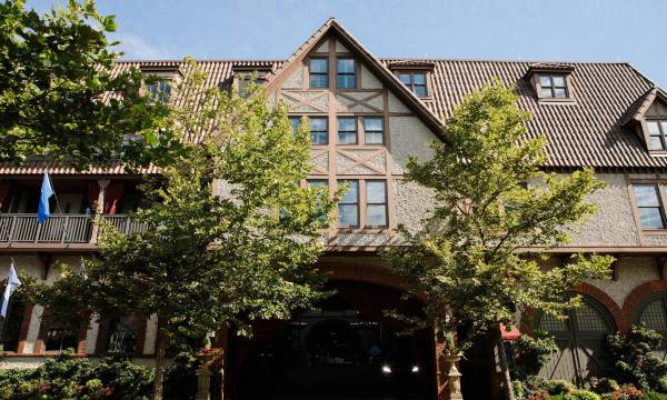 Grand Bohemian Lodge Asheville, Autograph Collection