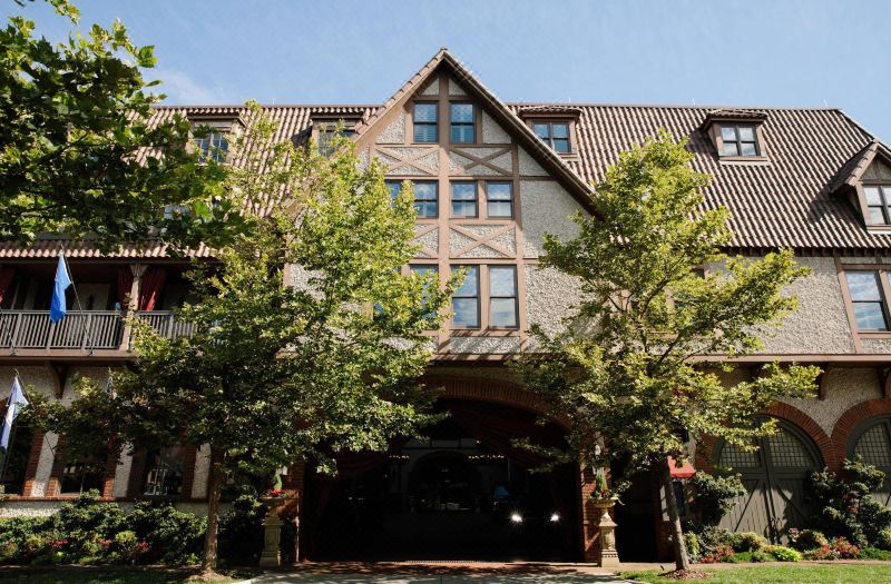 Grand Bohemian Lodge Asheville, Autograph Collection