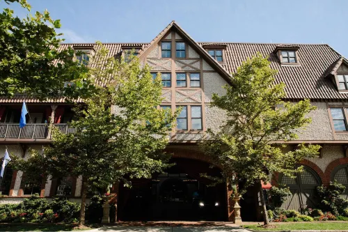 Grand Bohemian Lodge Asheville, Autograph Collection