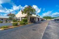Rodeway Inn & Suites Hotels in Brookhaven