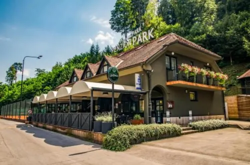 Penzion Park فنادق في Dobrisa Vas