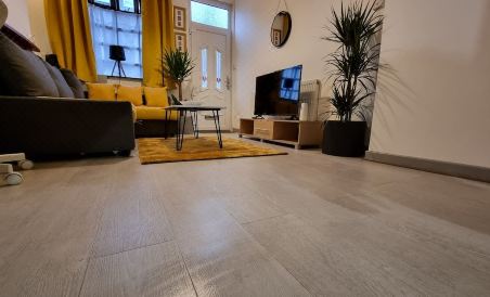 Cosy Stay in Stoke on Trent by Villazu - Housity