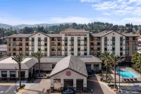 Hilton Garden Inn Pomona - parking