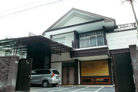 Happy House Bandung ( 3 Bedrooms )
