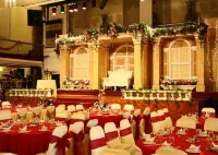 New Grand Park Hotel Hôtels à : Krembangan