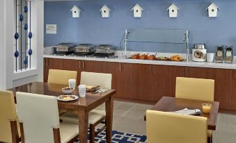 Staybridge Suites Burlington-Boston - Housity