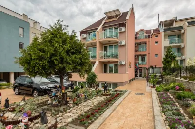 Family Hotel Venera Hotels in Єленіте