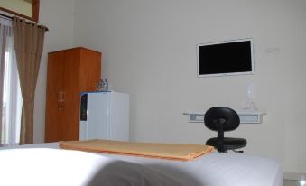 Utama Raya Villa & Hotel - Housity