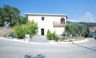 Enjoy Lichnos Bay Village, Camping, Hotel and Apartments