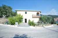 Enjoy Lichnos Bay Village, Camping, Hotel and Apartments Hotels near Piso Krioneri Beach