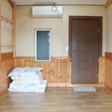 Gyeongju Rockheewon Hanok Stay Отели рядом с достопримечательностью «Комплекс Сансонджан»