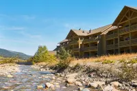 St. Mary Village Hotels near Apikuni Falls