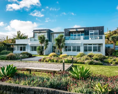 Waiheke Waterfront Lodge Hotels in Waiheke Island