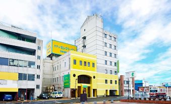 2. Hotel Se..