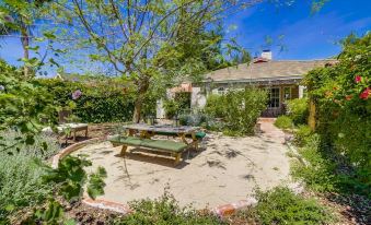 Private Bungalow - Walk to Universal Studios, Hollywood