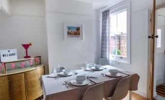 Dutch Cottage - Housity