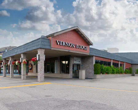 Prestige Vernon Lodge and Conference Centre バーノンのホテル