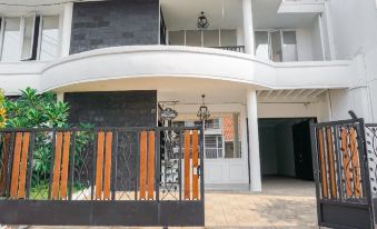 Spot on 2053 Granada Syariah Home Stay - Hostel