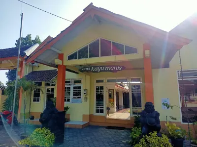 New Hotel Kayu Manis Hoteles en Umbulharjo