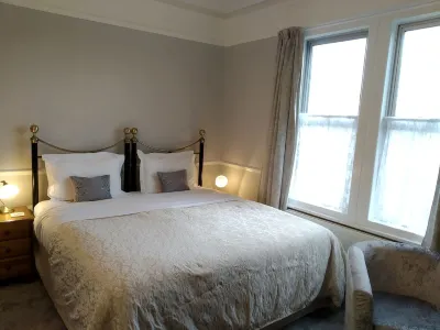 Anton Guest House Bed and Breakfast Hotels in Cound
