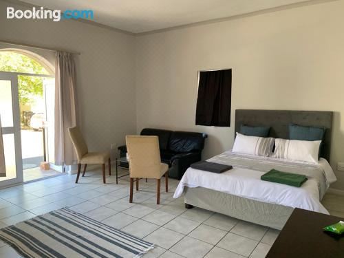 Bright Open-Plan Apartment Close to Wine Tram 대표 이미지