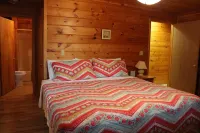 Pillow Rock Deluxe Luxury Log cabin in the New River Gorge area