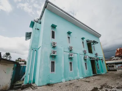 RedDoorz Near Politeknik Manado Các khách sạn ở Kairagi Dua