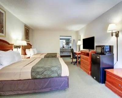 Econo Lodge Inn & Suites