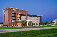 La Quinta Inn & Suites by Wyndham Texas City I-45 Hotels in Dickinson