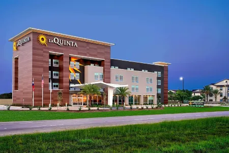 La Quinta Inn & Suites by Wyndham Texas City I-45