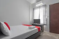 RedDoorz Syariah Near Wisata Situ Gunung Sukabumi Hotel a Nagrak