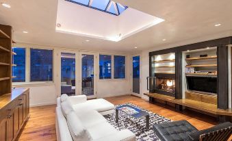 Ice House Suites and Condominiums