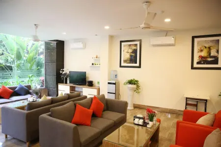V House 5 Serviced Apartment Отели рядом с достопримечательностью «Hanoi Museum»