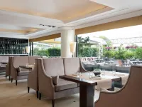 Courtyard by Marriott Rome Central Park Hotels near مستشفى جيميللي