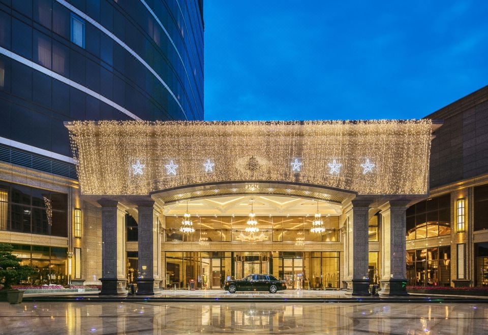 1. 로열 센추리 호..