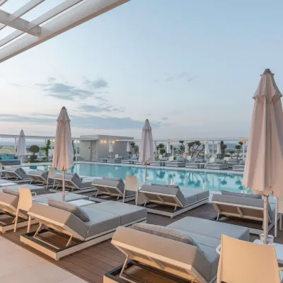 Radisson Blu Hotel Larnaca Отели рядом с достопримечательностью «Американская Академия»