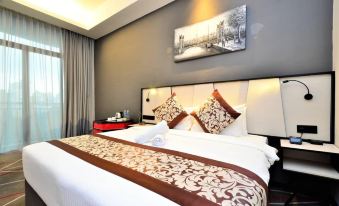 Red M101 by Oak Tree - Housity
