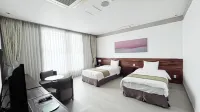 U Castle Hotel