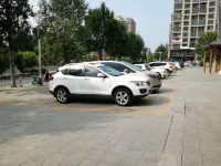 Lavande Hotel (Yishui Wande Plaza) - parking