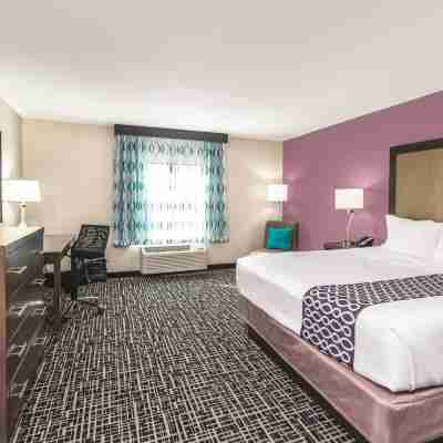 La Quinta Inn & Suites by Wyndham Loudon Rooms