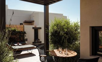 Apikia Santorini